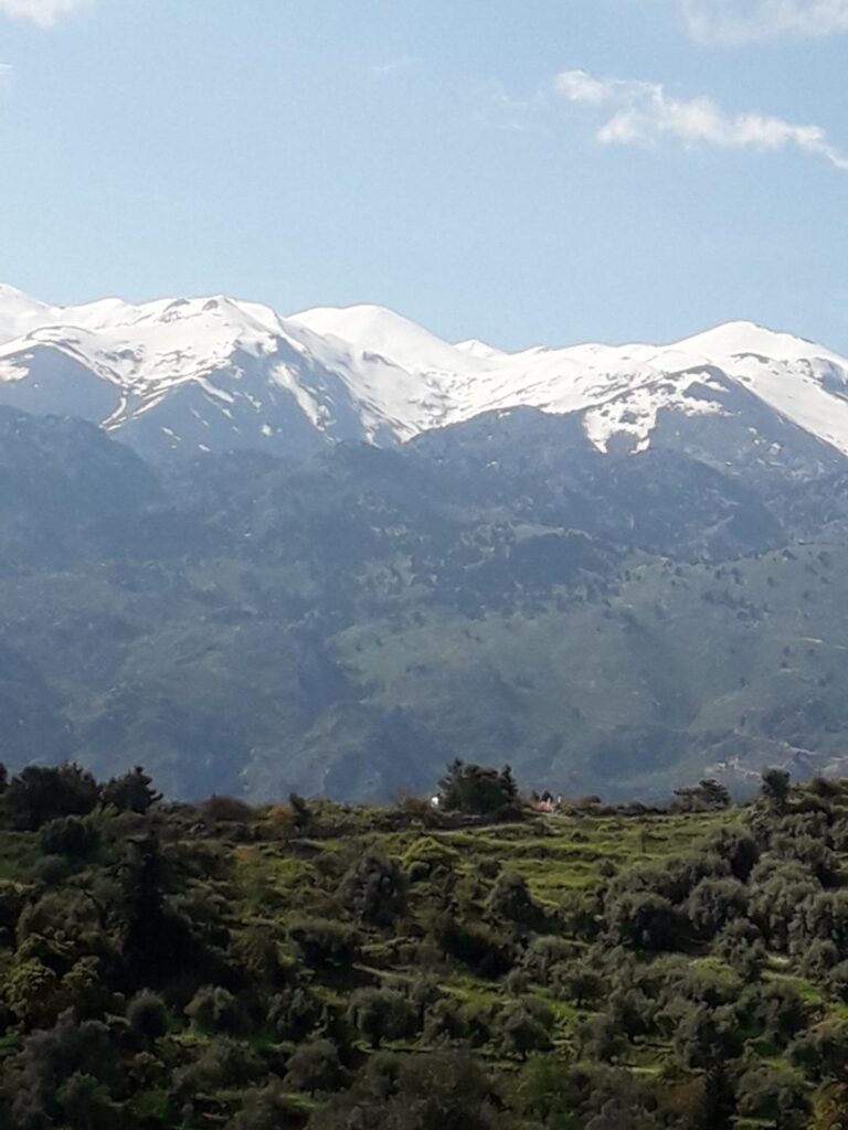 Από το χωριό μας πως φαίνονται τα Λευκά ¨ορη (Χανιώτικες Μαδάρες)