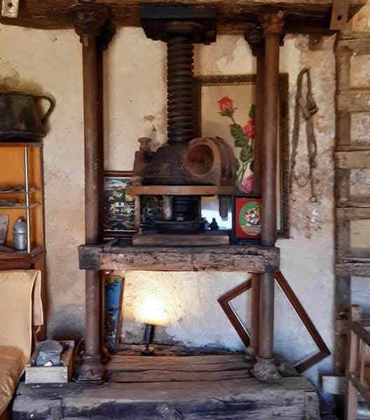 ΦΑΜΠΡΙΚΑ ΟΙΚΟΓΕΝΕΙΑΣ ΝΤΑΜΑΔΑΚΗ